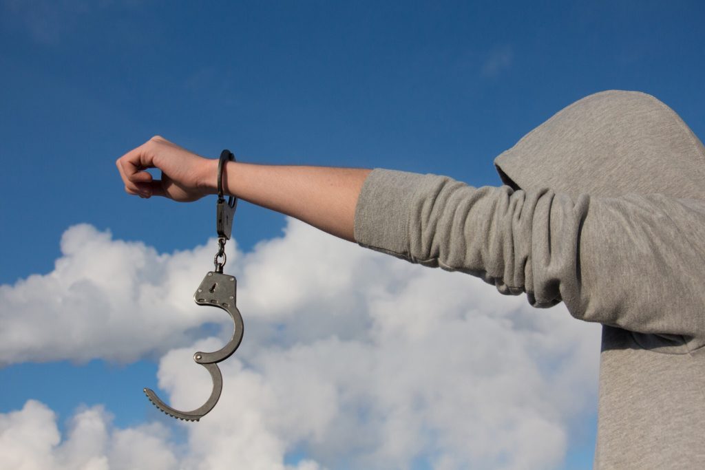 law on handcuffing in india